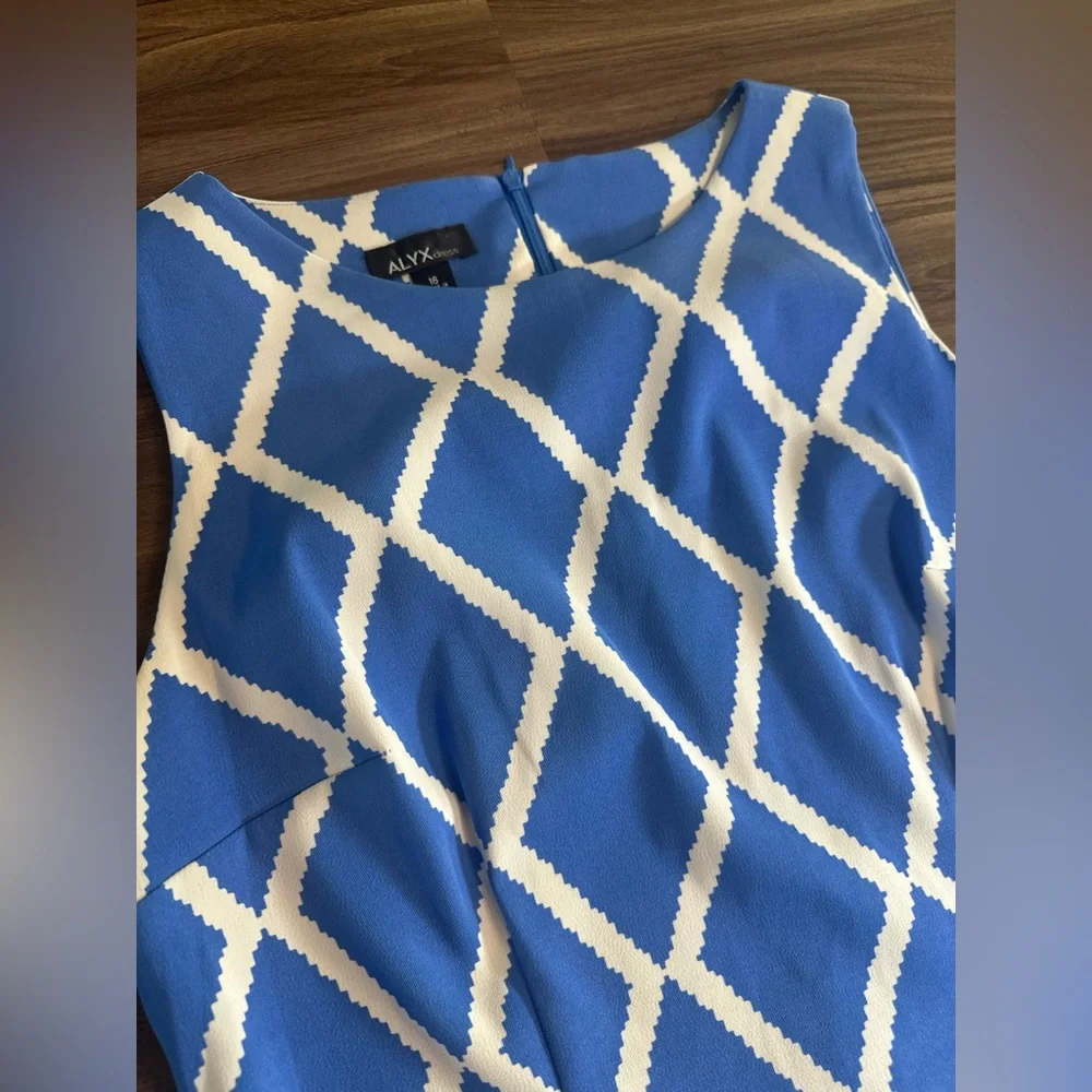 ALYX Dress Blue White Geometric Sheath Dress Size 16 Sleeveless Stretch - Picture 4 of 10